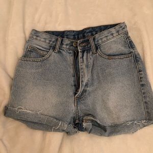 Brandy Melville light wash denim shorts!